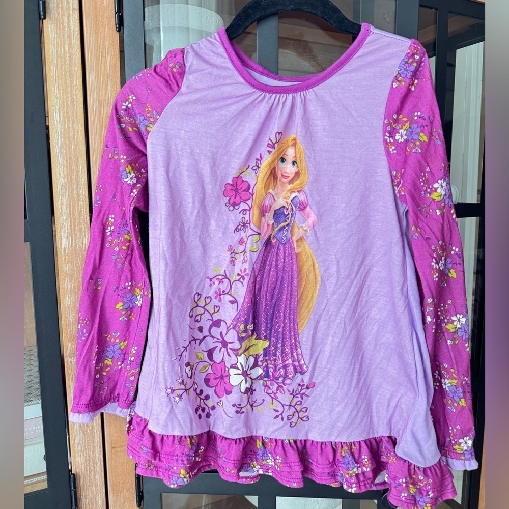 Vintage Disney Store Rapunzel Tangled princess sweater top pajamas ruffle tee
